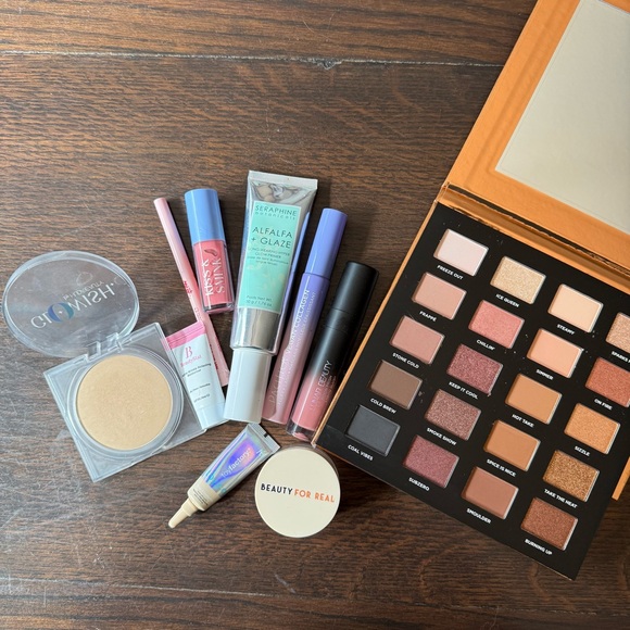 Makeup Bundle Iconic EyeshadowPalette Hudabeauty Beauty for Real Seraphine